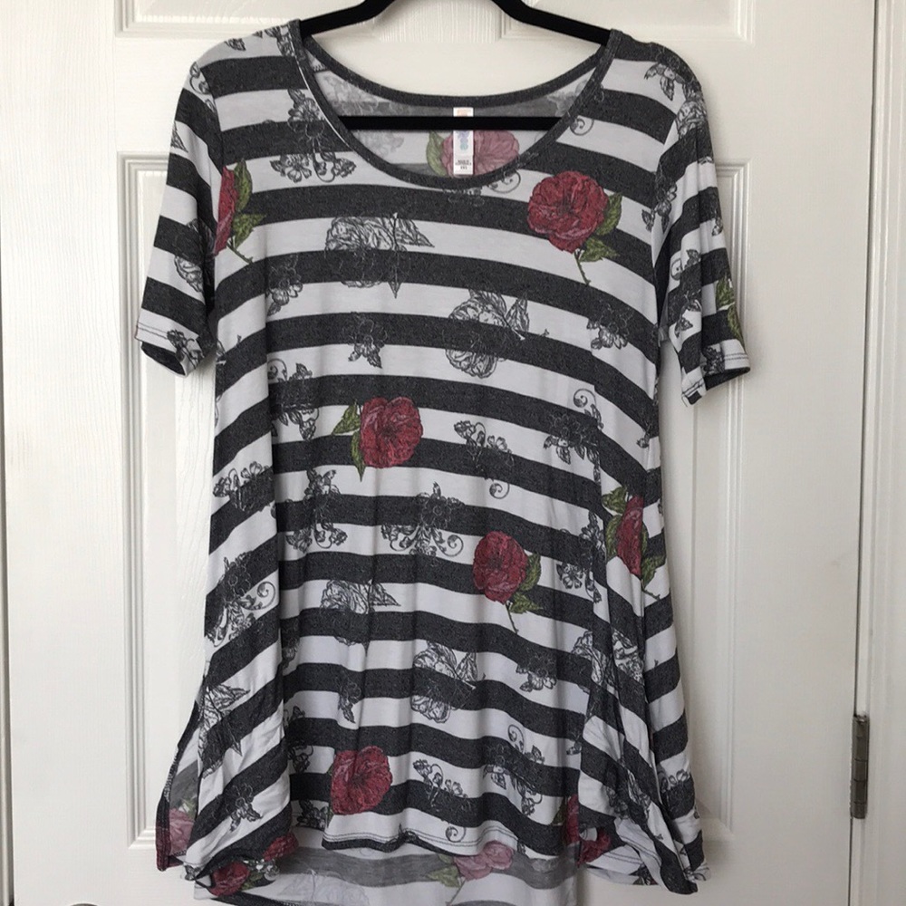 Lularoe Rose Perfect T